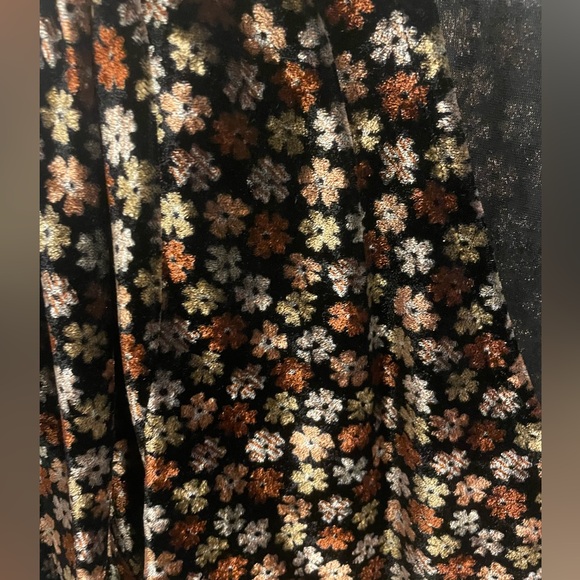 Madewell Velvet Tulip-Sleeve Ruffle Top Dark Floral, Size L, short split sleeve - Picture 5 of 6